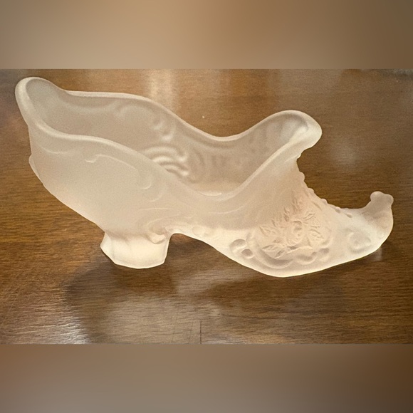 Elegant Frosted Glass Shoe Figurine, light Pink - Picture 2 of 3